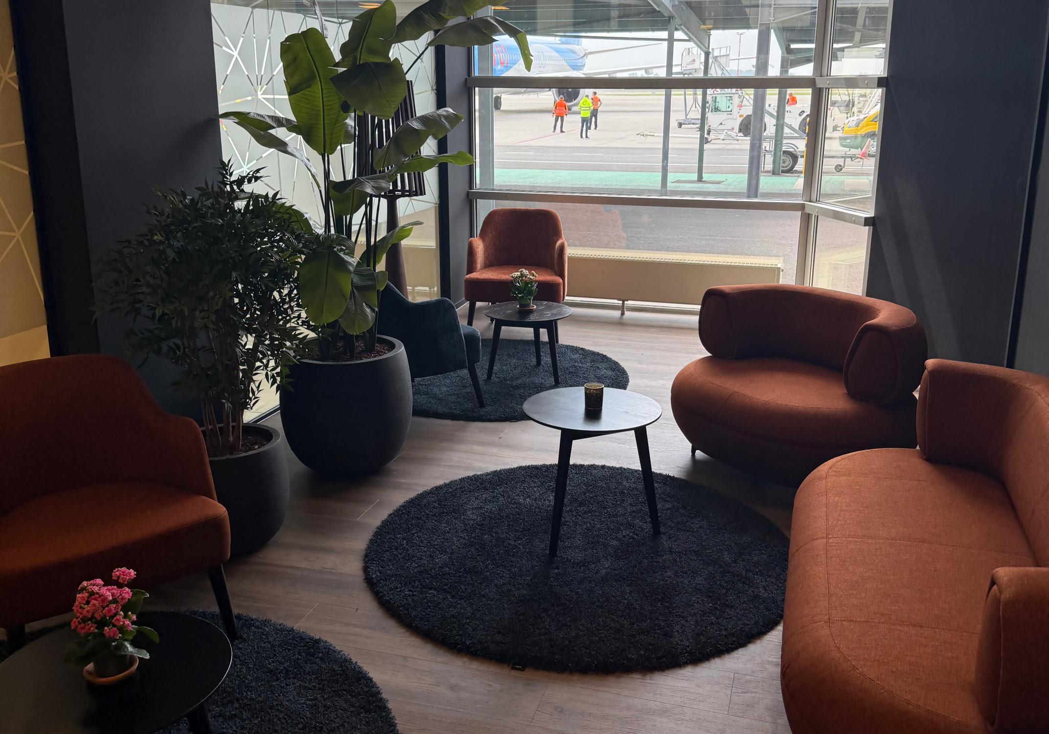 Horizon Lounge, Ostend–Bruges International, Belgium Horizon Lounge, Ostend–Bruges International, Belgium