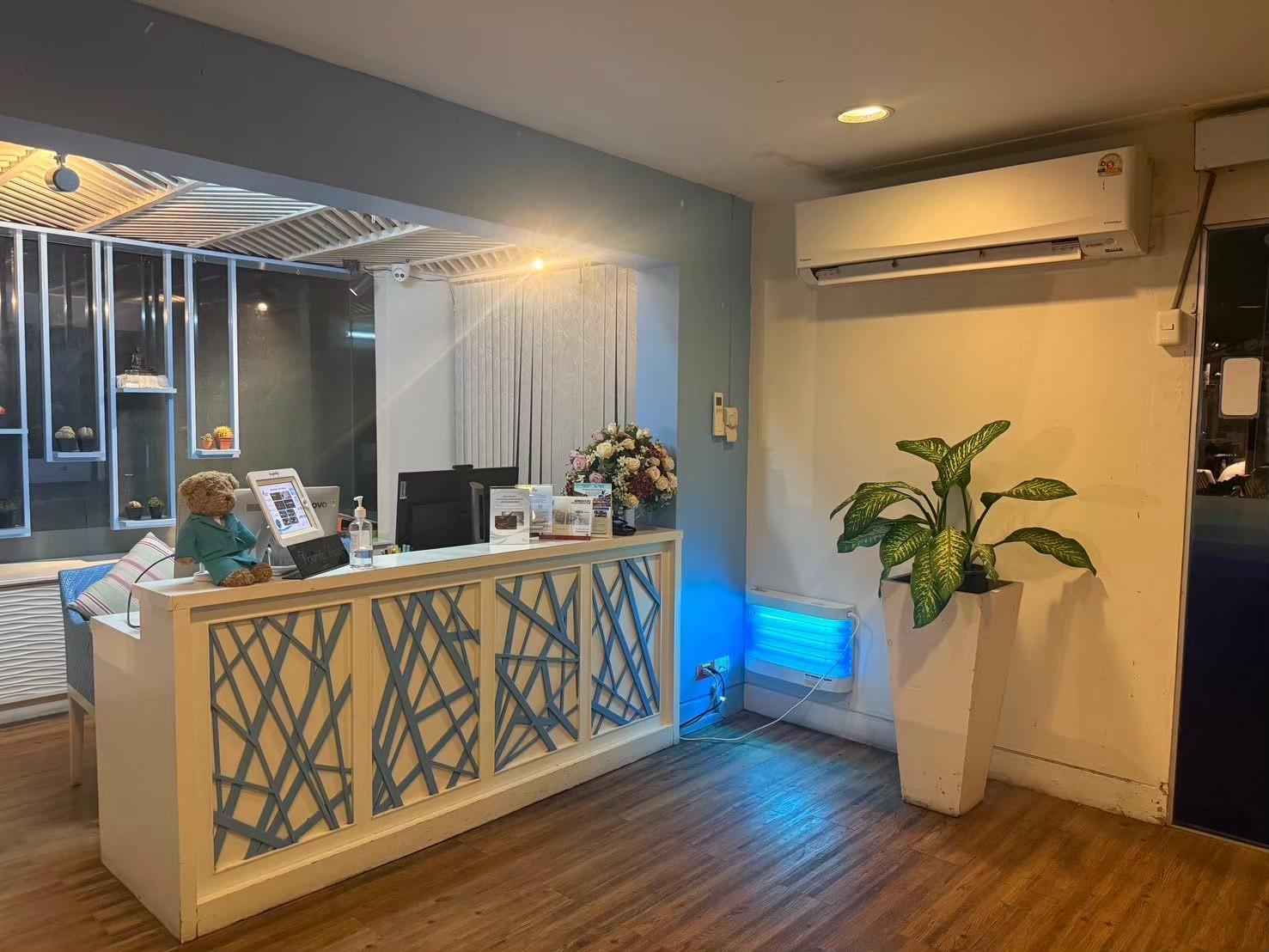 Blue Ribbon Club Lounge, Samui International, Thailand Blue Ribbon Club Lounge, Samui International, Thailand