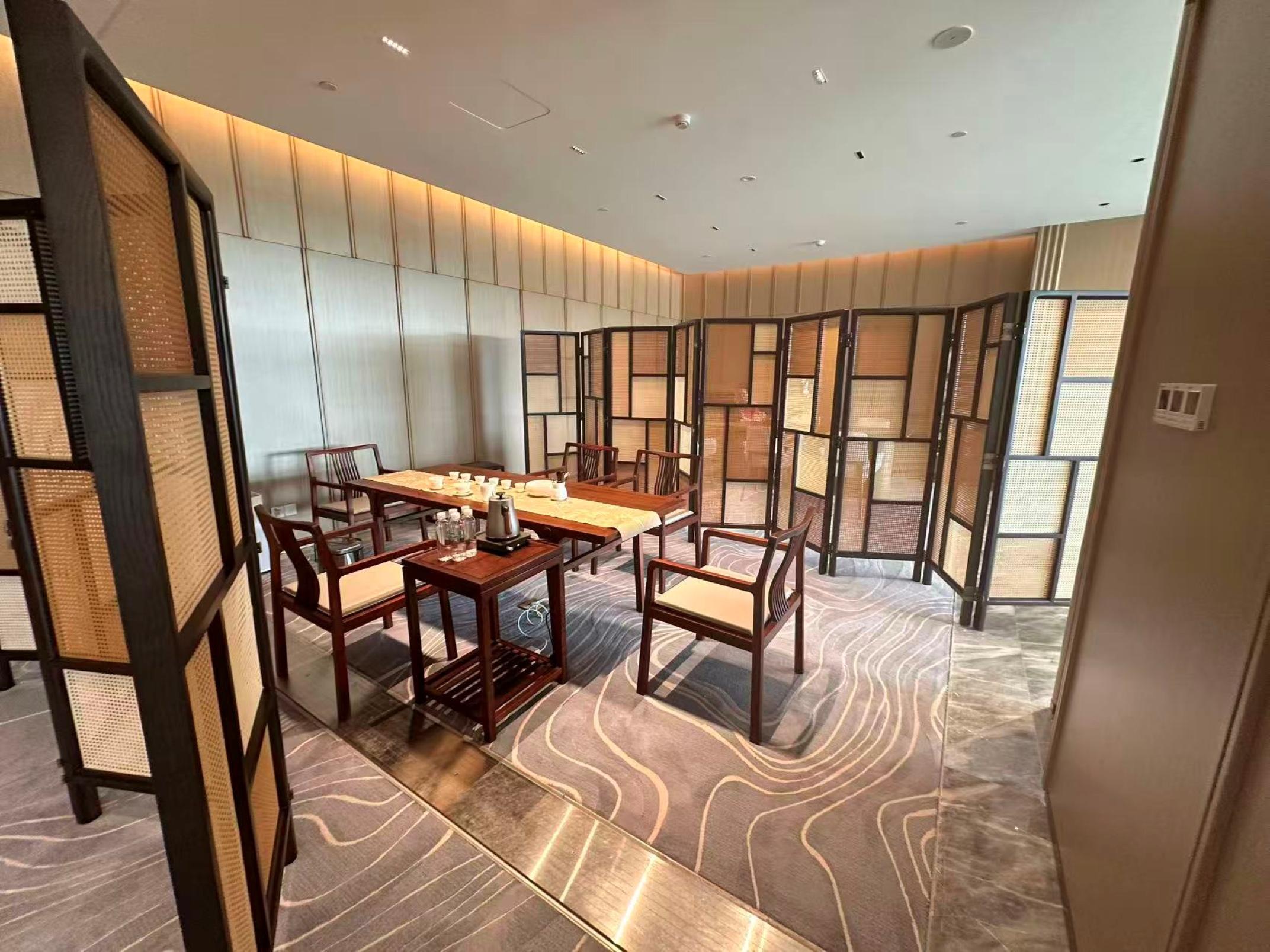 First & Business Class Lounge