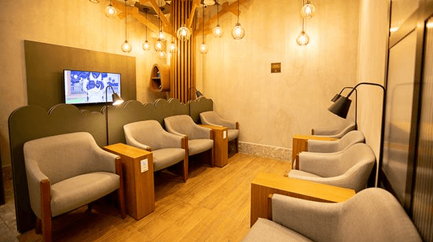 Advantage VIP Lounge/ Regular Entrance