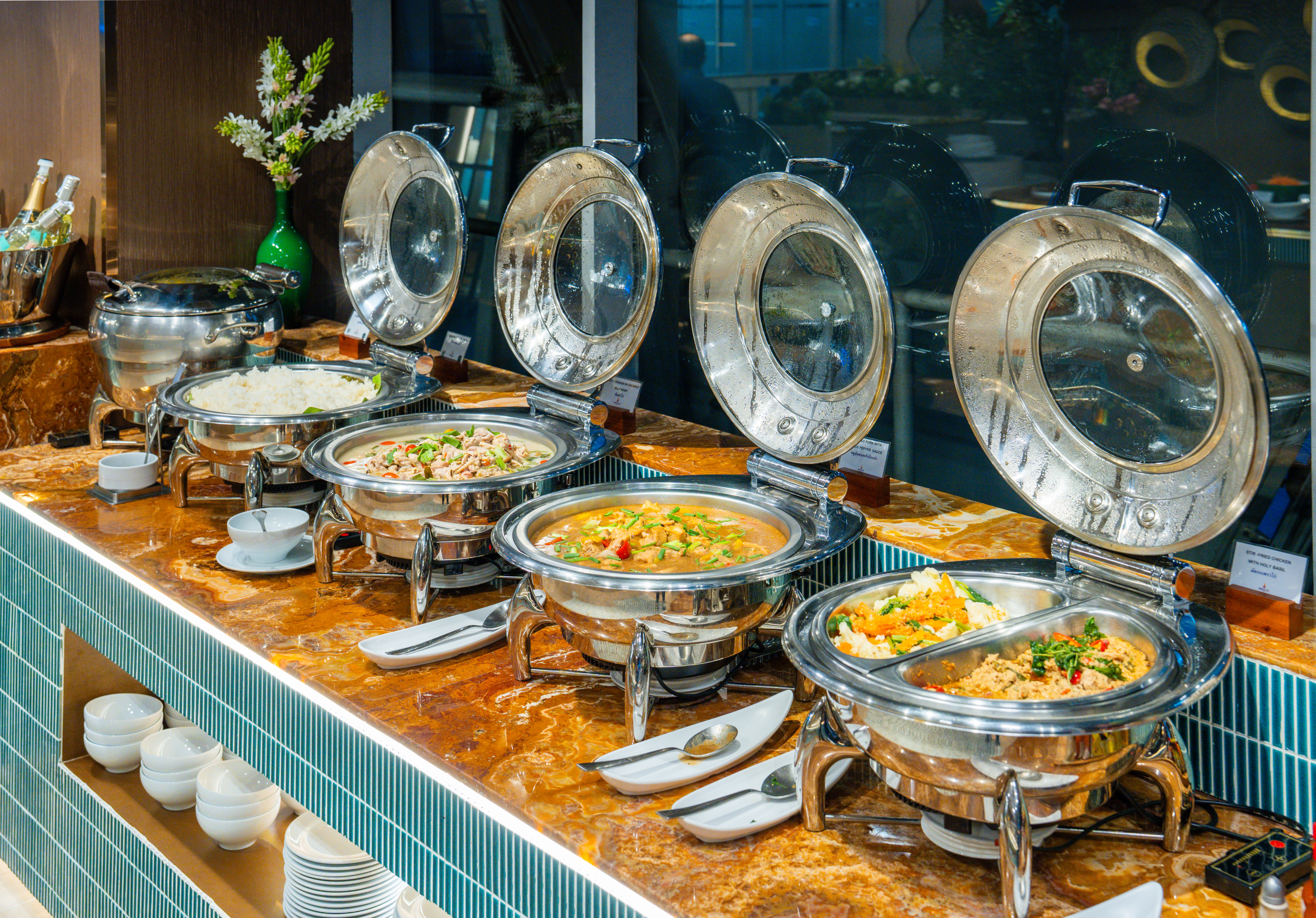 Miracle First Class Lounge, Bangkok Suvarnabhumi Intl, Thailand Miracle First Class Lounge, Bangkok Suvarnabhumi Intl, Thailand