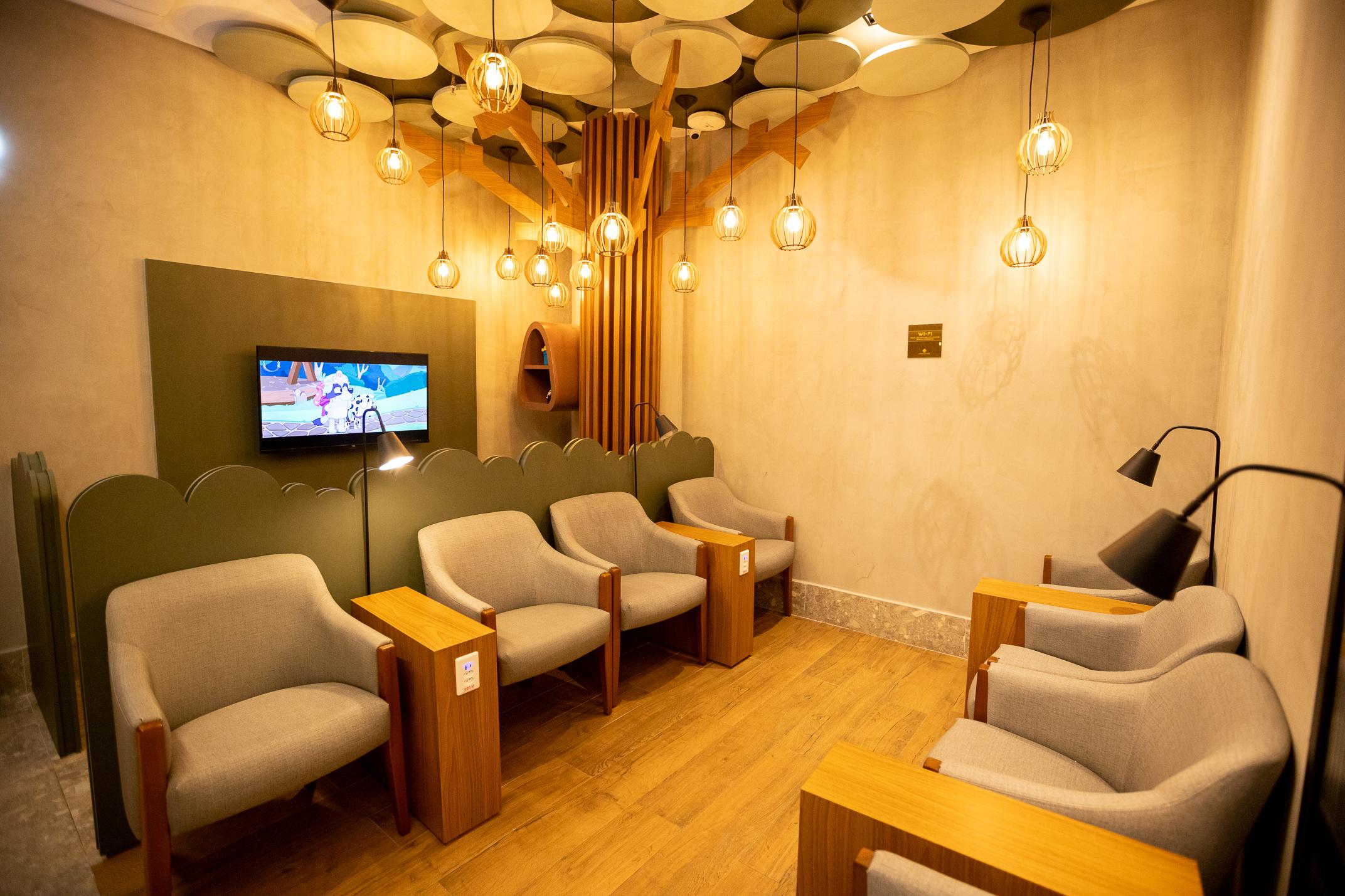 Advantage VIP Lounge + Fast Track