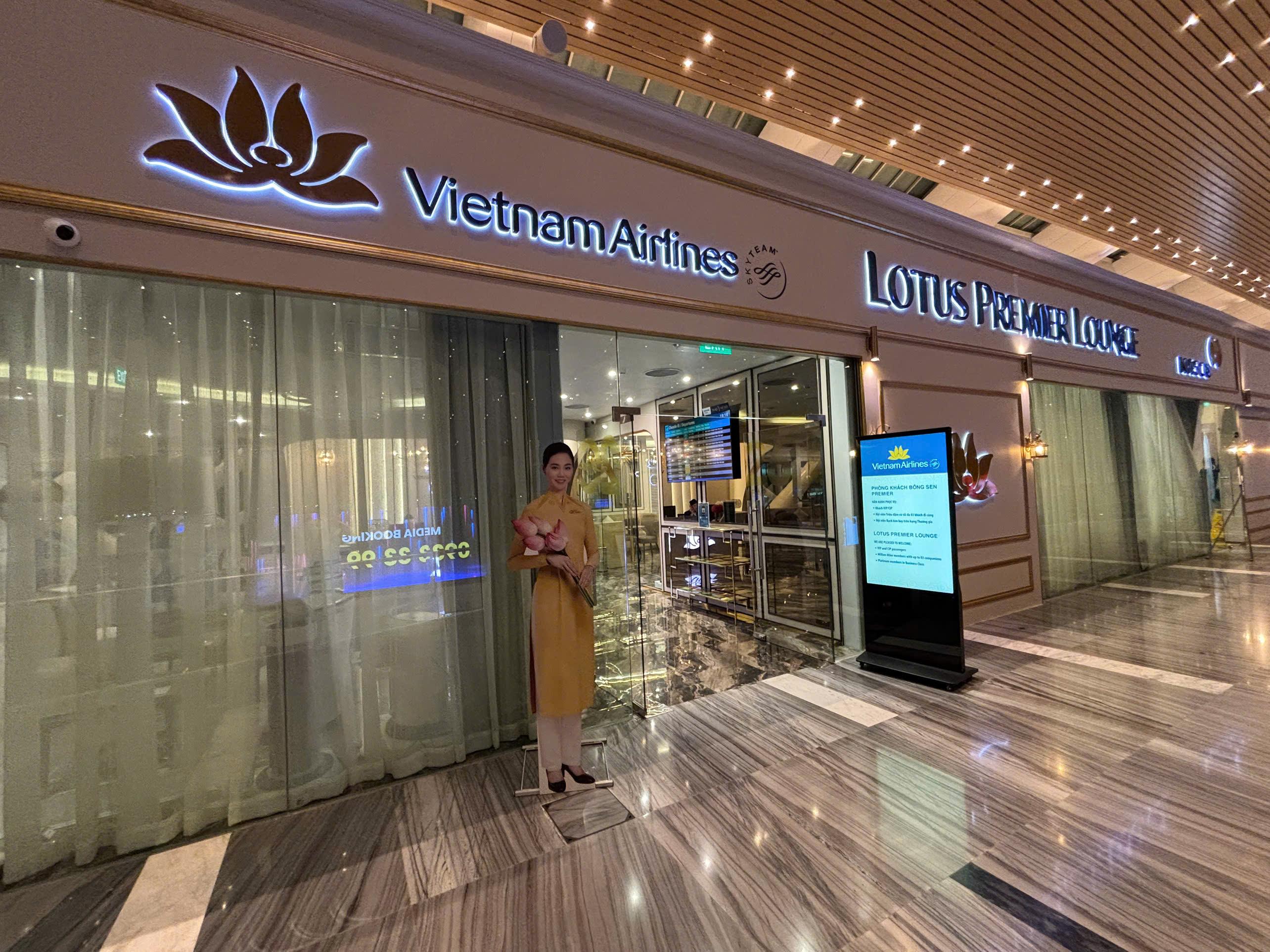 Vietnam Airlines Lotus Premier Lounge, Tan Son Nhat International, Vietnam Vietnam Airlines Lotus Premier Lounge, Tan Son Nhat International, Vietnam