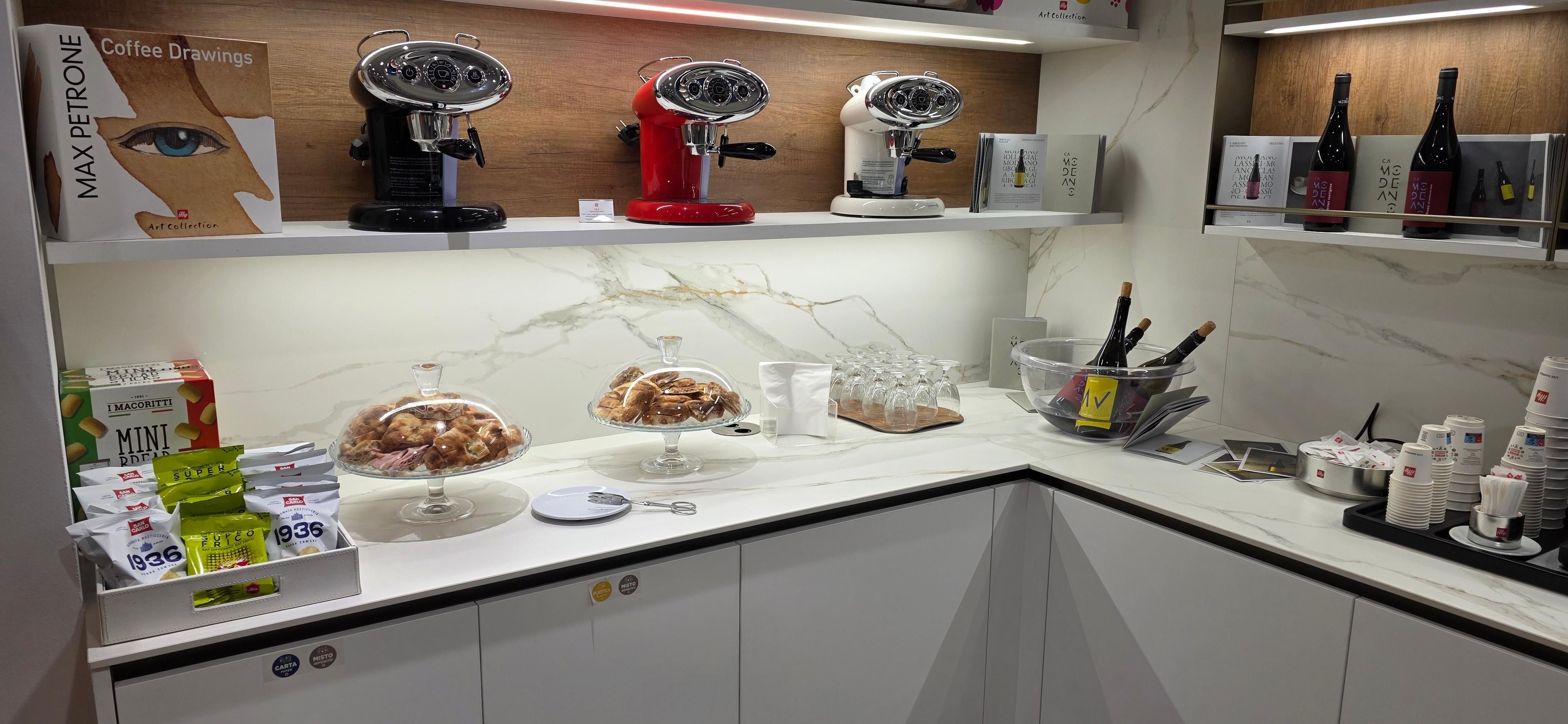 TRS Lounge, Trieste (Ronchi dei Legionari), Italy TRS Lounge, Trieste (Ronchi dei Legionari), Italy