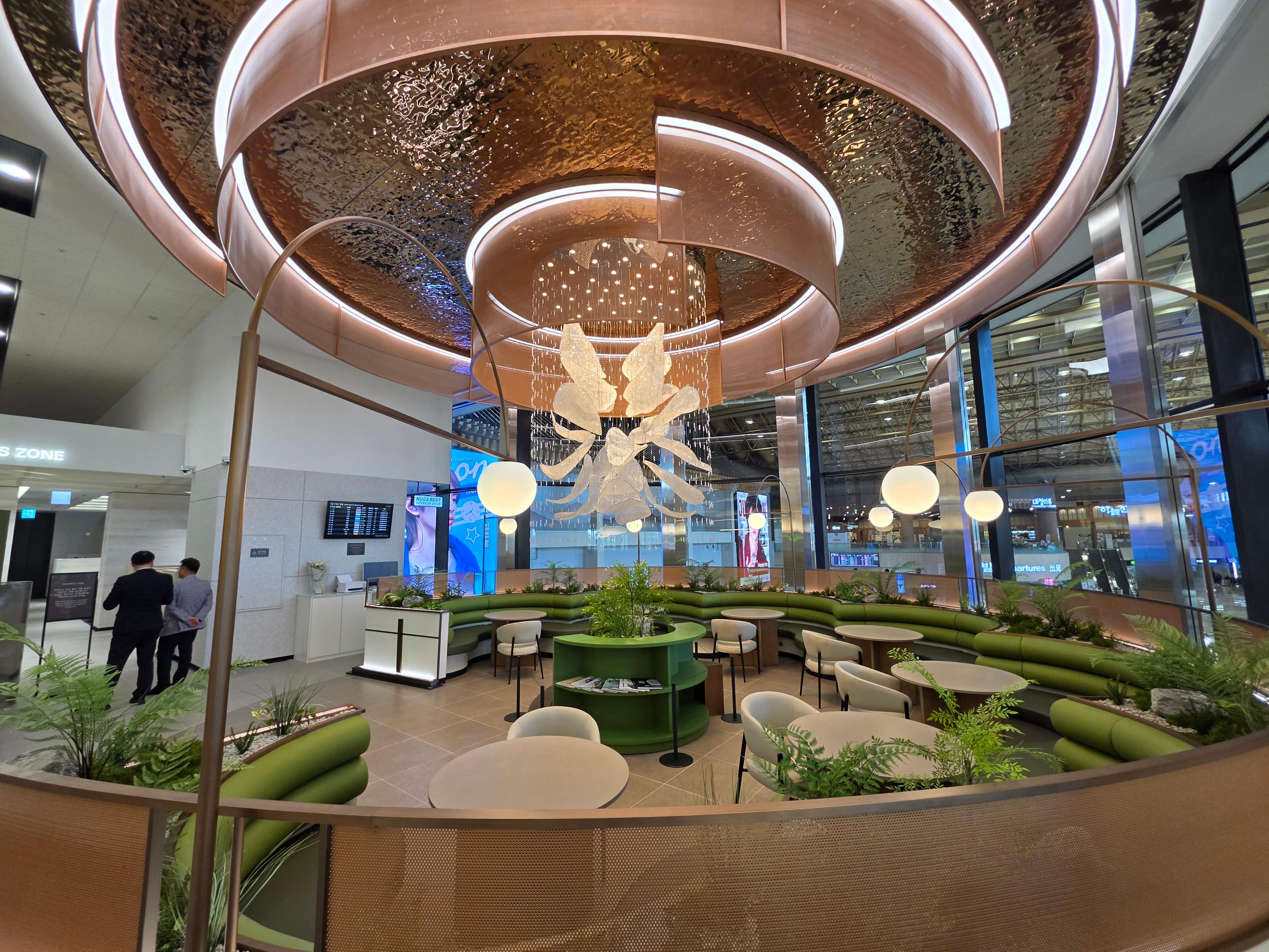 Sky Hub Lounge Premium