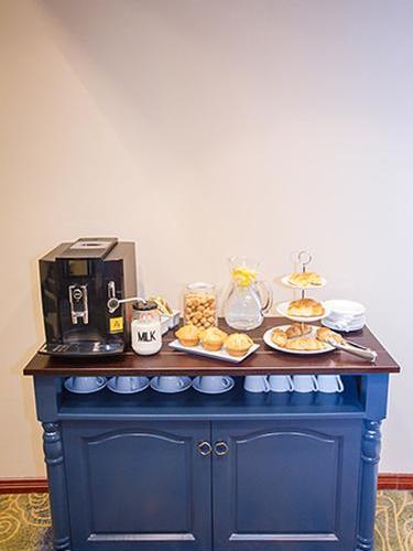 Makuwa Lounge, Victoria Falls Intl, Zimbabwe Makuwa Lounge, Victoria Falls Intl, Zimbabwe