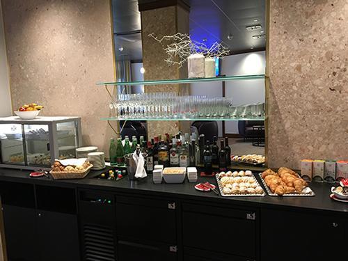 Salzburg Airport Business Lounge, Salzburg, Austria Salzburg Airport Business Lounge, Salzburg, Austria