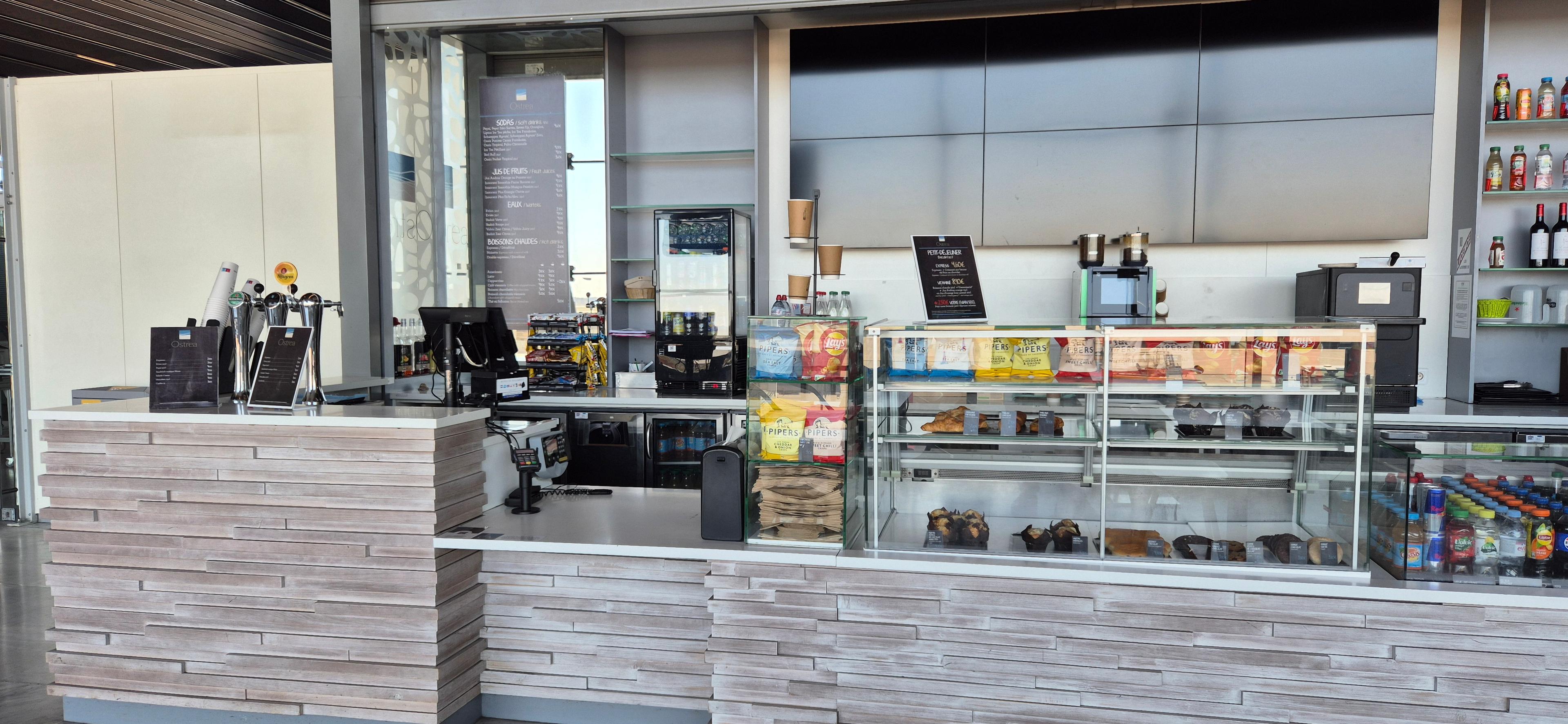 AIRPORT BAR 33
