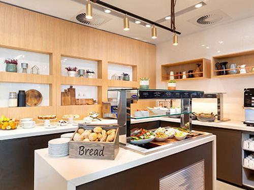 Club Aspire Lounge, South Terminal, London Gatwick, UK Club Aspire Lounge, South Terminal, London Gatwick, UK