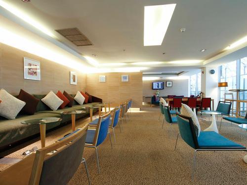 Louis' Tavern CIP First Class (Conc A) Lounge, Bangkok Louis' Tavern CIP First Class (Conc A) Lounge, Bangkok