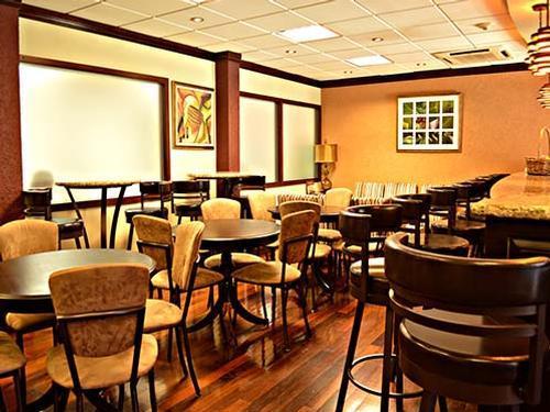 Club Kingston Arrivals