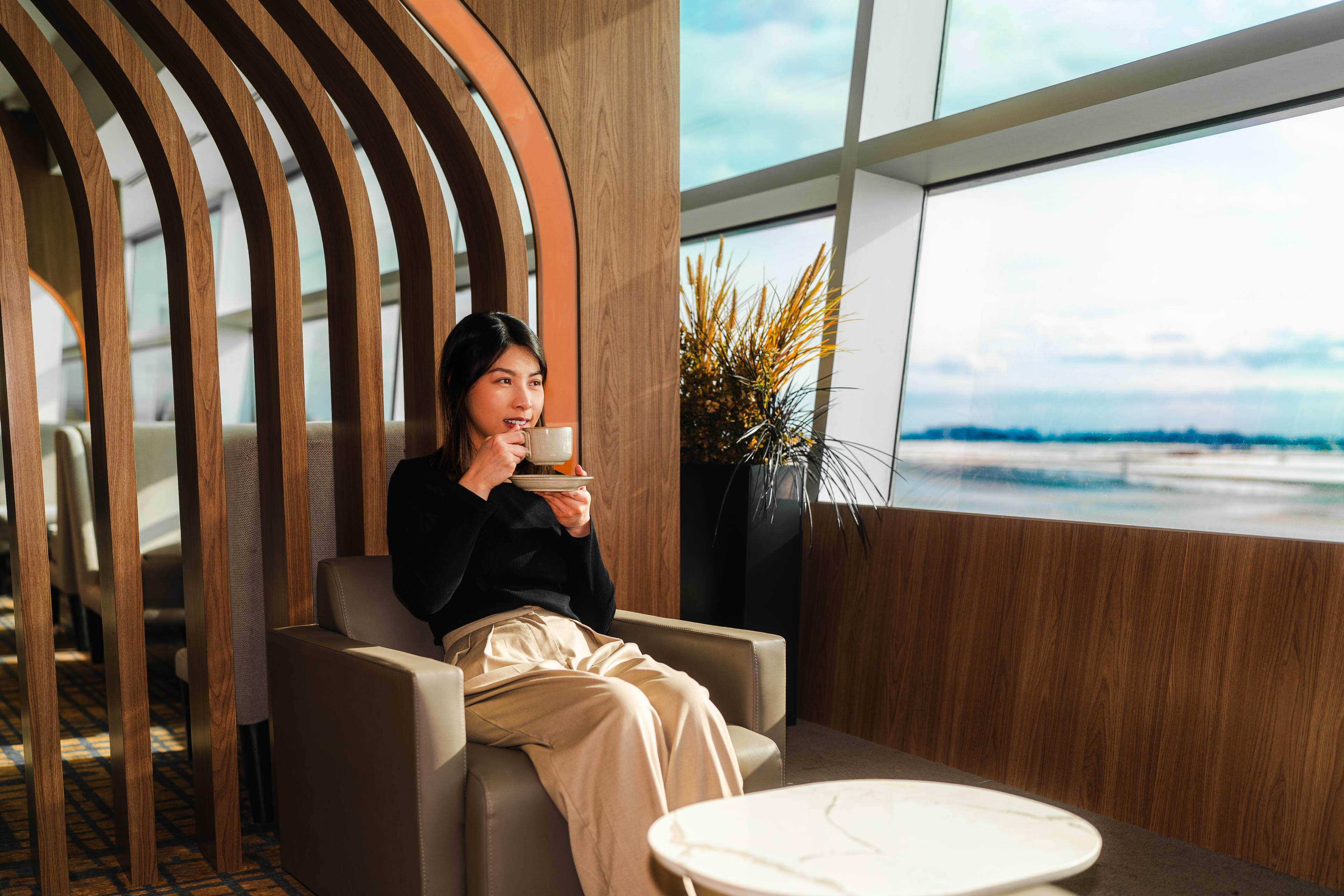 Plaza Premium Lounge (International Departures), Toronto Pearson International, Canada Plaza Premium Lounge (International Departures), Toronto Pearson International, Canada