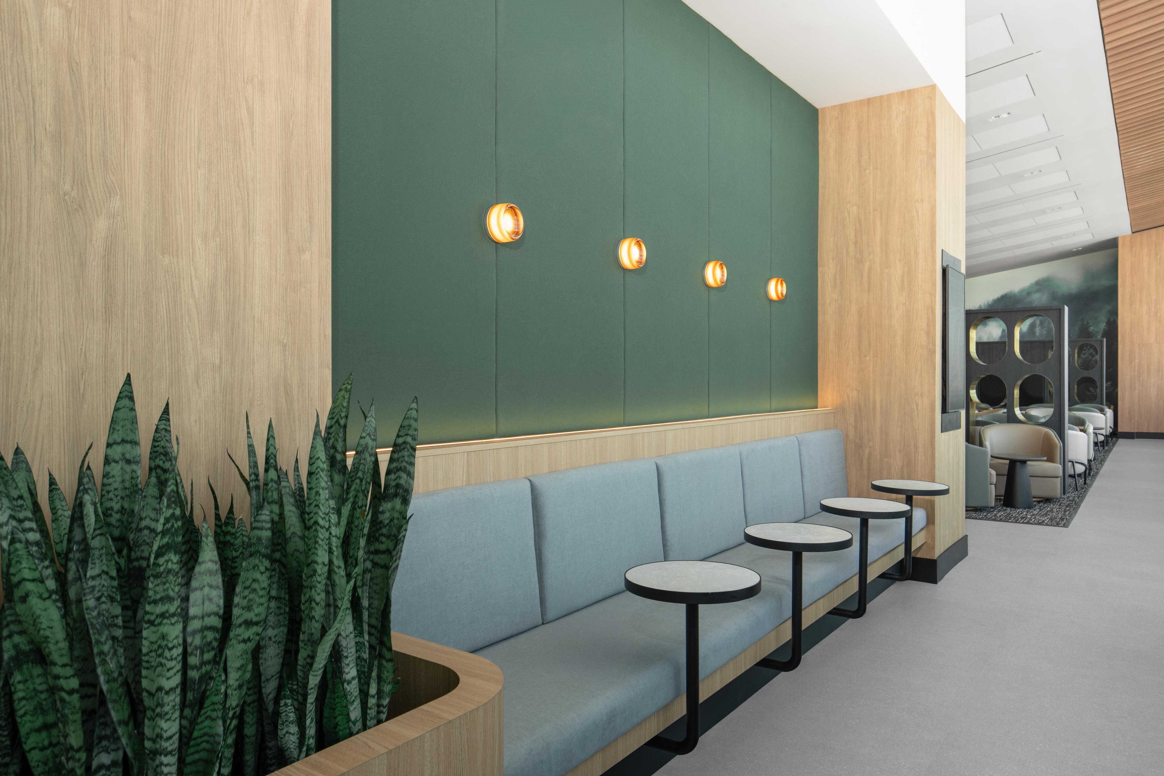Desjardins Plaza Premium Lounge (US Transborder Departures), Montréal–Trudeau International, Canada Desjardins Plaza Premium Lounge (US Transborder Departures), Montréal–Trudeau International, Canada