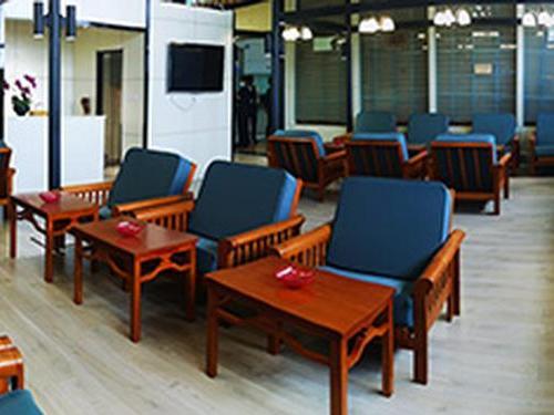 First Class Lounge 2