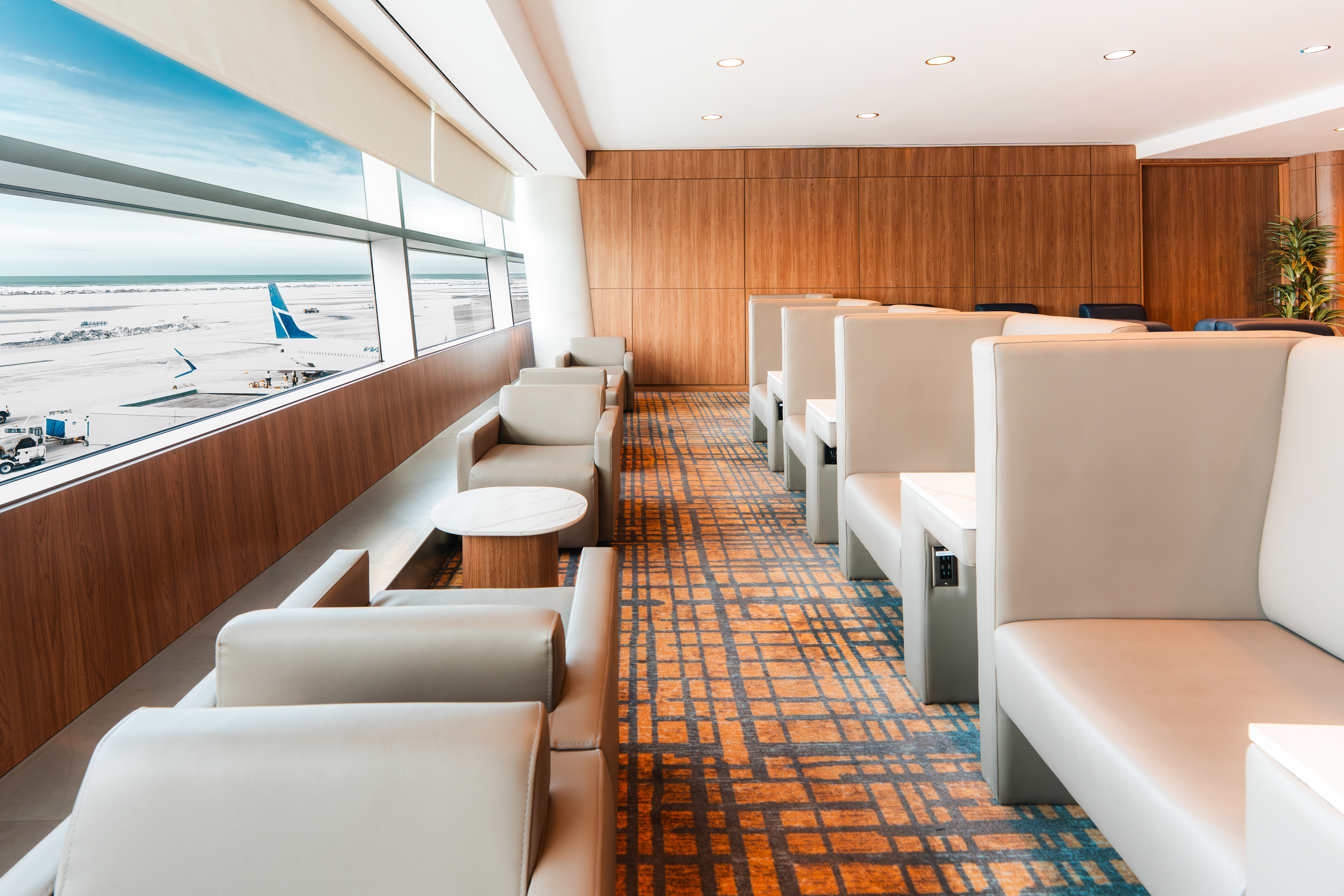 Plaza Premium Lounge (International Departures), Toronto Pearson International, Canada Plaza Premium Lounge (International Departures), Toronto Pearson International, Canada