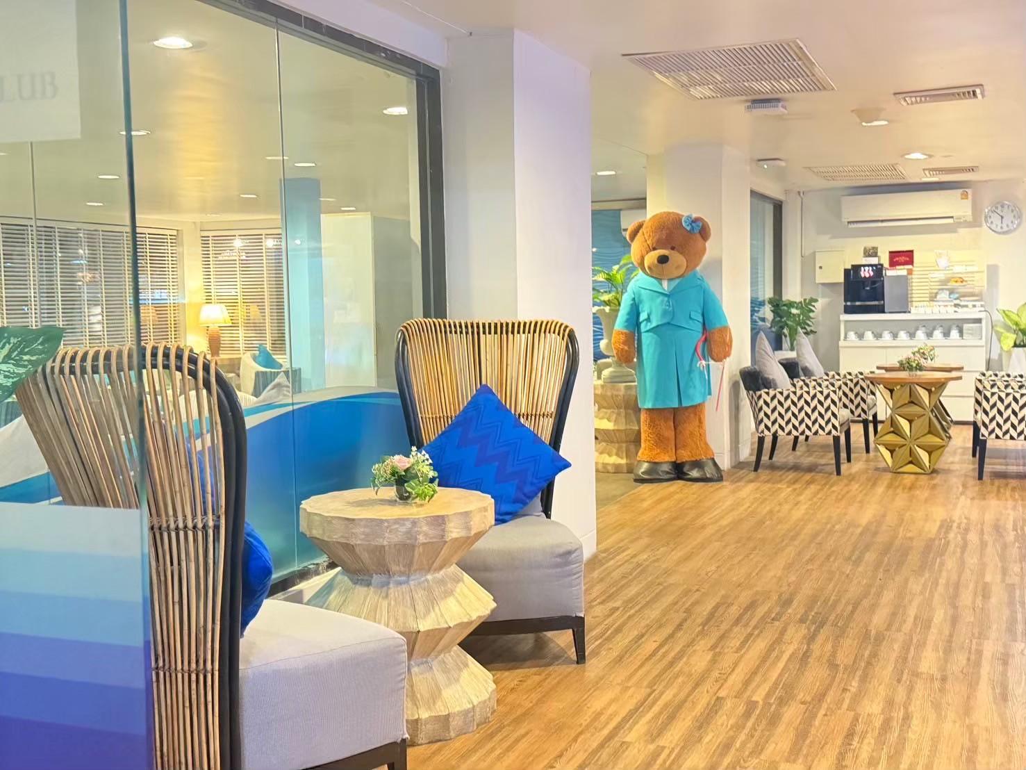 Blue Ribbon Club Lounge, Samui International, Thailand Blue Ribbon Club Lounge, Samui International, Thailand