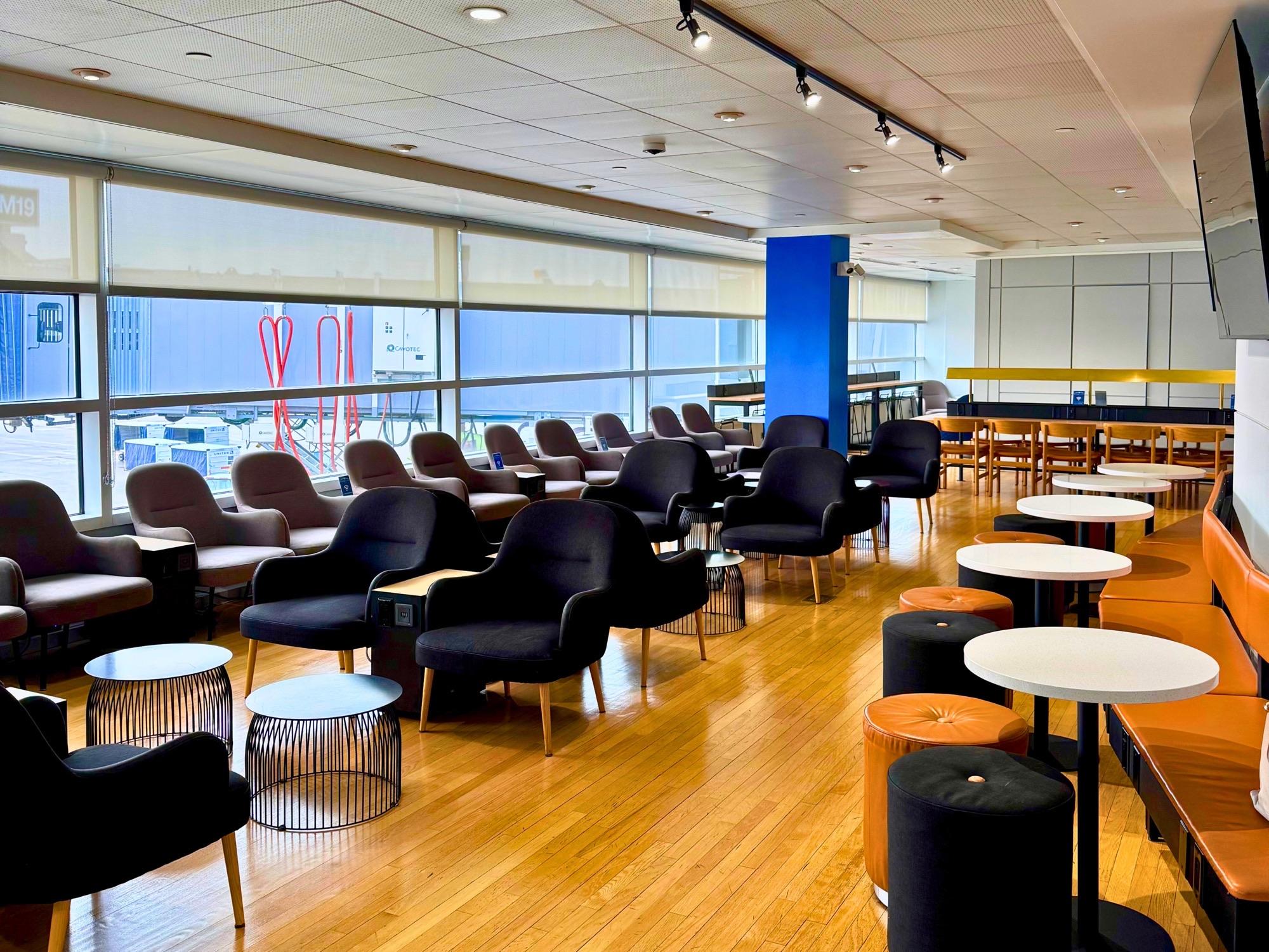 Wingtips Lounge Chicago