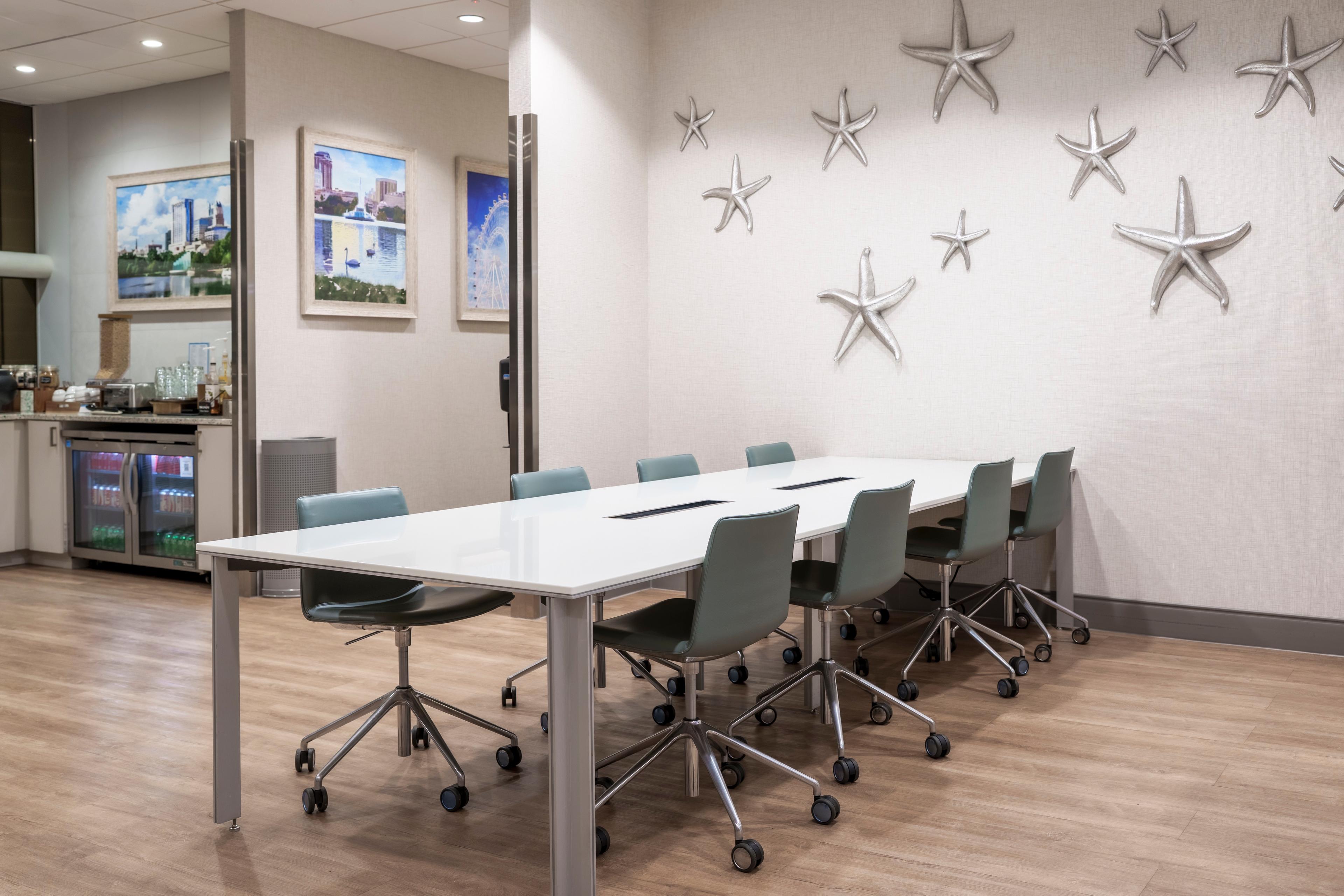 The Club MCO (Gates 1-29), Orlando International, USA The Club MCO (Gates 1-29), Orlando International, USA