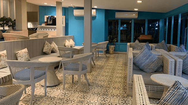 Blue Ribbon Club Lounge