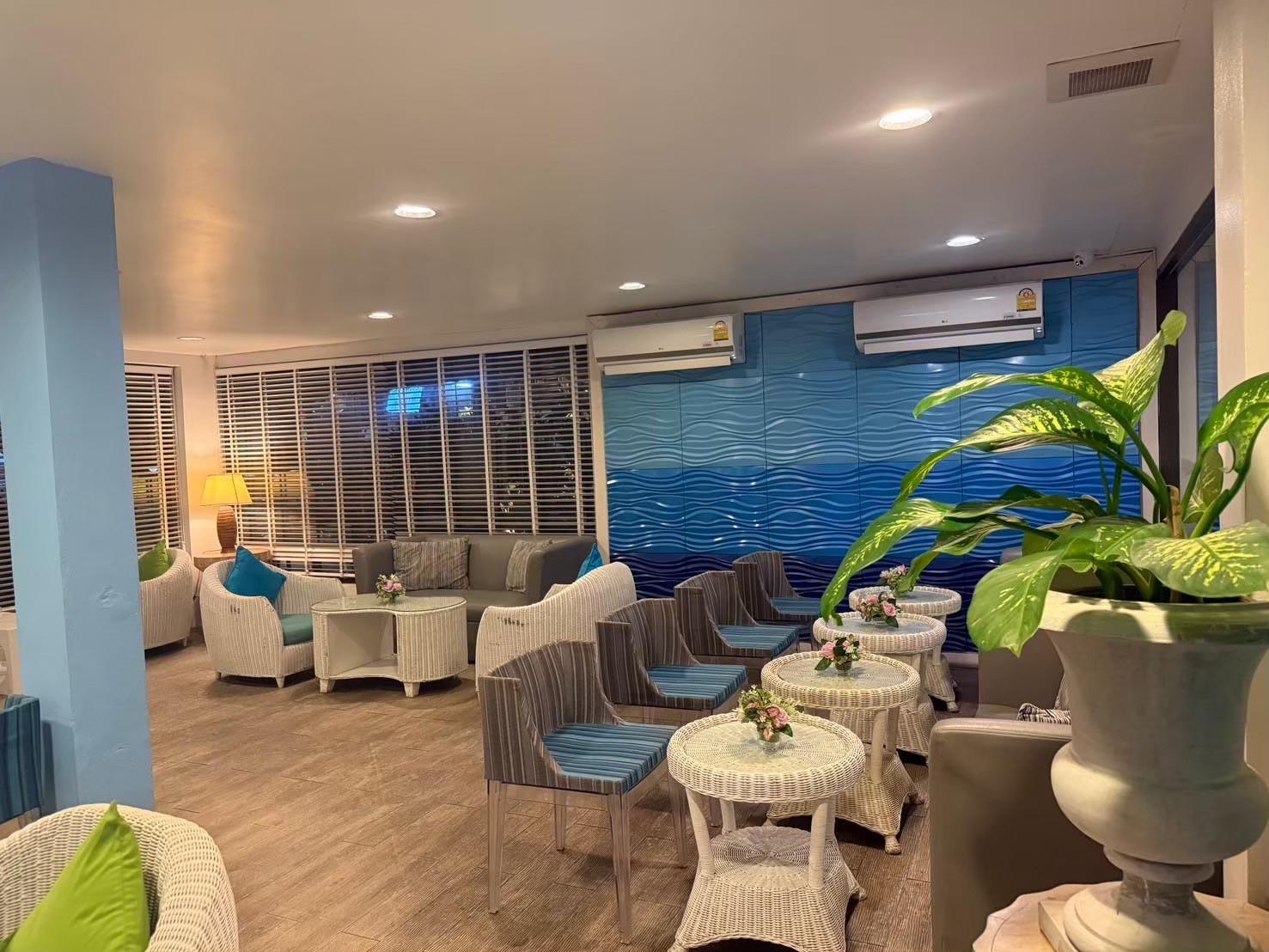 Blue Ribbon Club Lounge, Samui, Thailand Blue Ribbon Club Lounge, Samui, Thailand