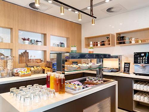 Club Aspire Lounge, South Terminal, London Gatwick, UK Club Aspire Lounge, South Terminal, London Gatwick, UK