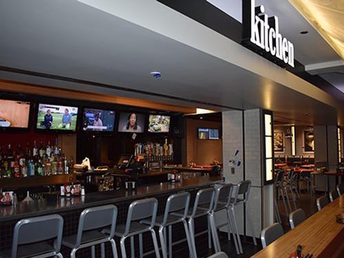 Bar Symon, Cleveland OH Hopkins International, USA Bar Symon, Cleveland OH Hopkins International, USA