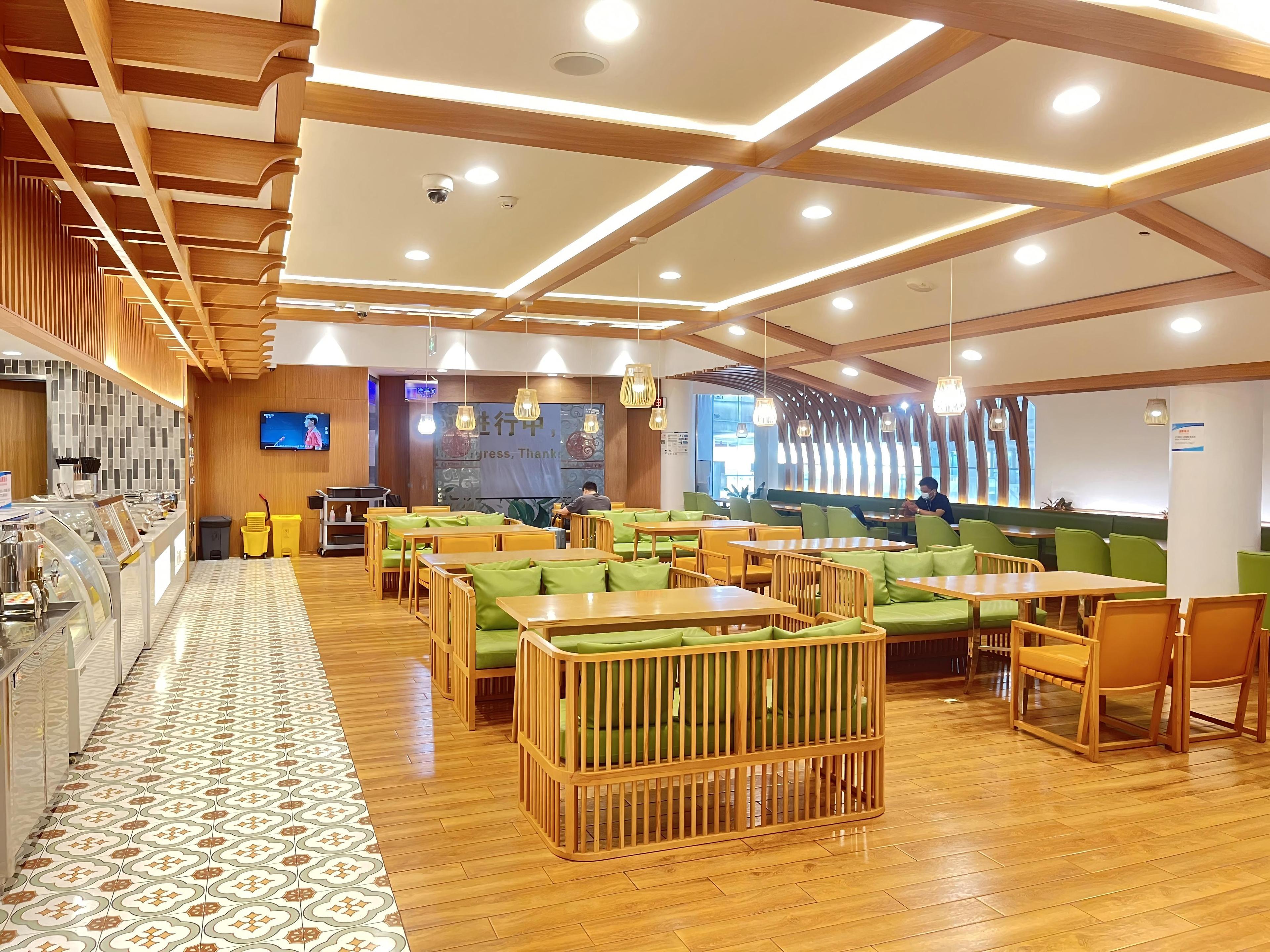 First Class Lounge V2