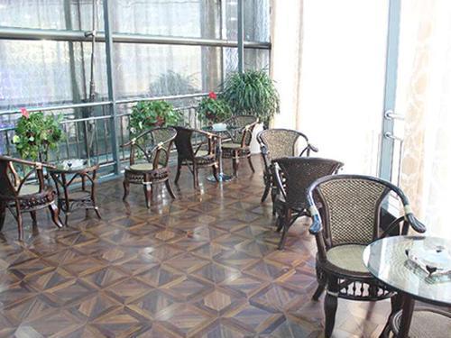 First Class Lounge